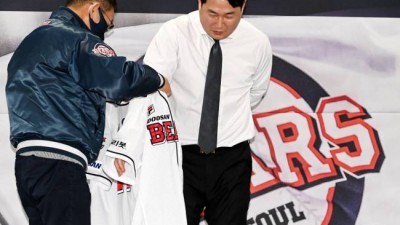 김태형 → 장원준, 이승엽 → 양의지 받았다…회장님 선물 또 기대해도 될까?