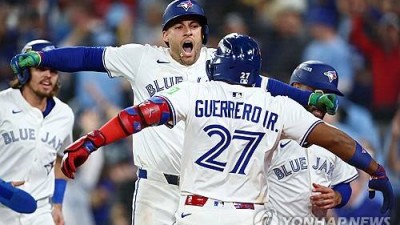 '1-3→4-3 만든 스프링어 역전 쓰리런' 토론토, 32년만에 월드시리즈 진출