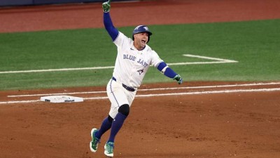 '시애틀 진짜 잠 못 자겠다' 토론토의 '가을남자' 스프링어 7회말 역전 스리런 폭발, 4-3 역전. 시애틀 사상 첫 WS 진출 꿈 날아가나