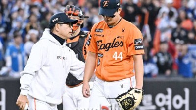 '인천 악몽 후폭풍일까' 김서현, PS 데뷔전서 ⅓이닝 2실점 와르르…스스로 일어나야 해 최재훈의 진심 어린 조언