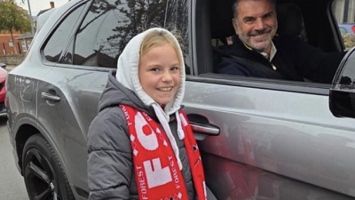 '이래서 손흥민이 포스테코글루 그렇게 챙겼나'…경질 직후에도 미소로 ‘따뜻한 팬 서비스’