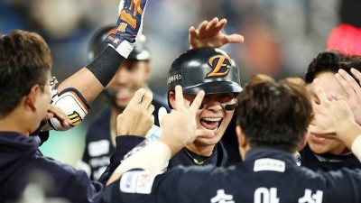 누가 봐도 삼성에게 기울던 플레이오프였는데…노시환 결승 투런, 문동주 4이닝 구원 역투로 한화가 분위기 뒤집었다 [대구 PO3차전]