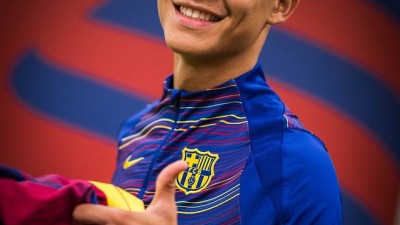 '동남아 혼혈' 바르셀로나 역대급 '17세 천재' 등장, 세계가 놀랐다... UCL 깜짝 선발 데뷔→공격포인트 작렬