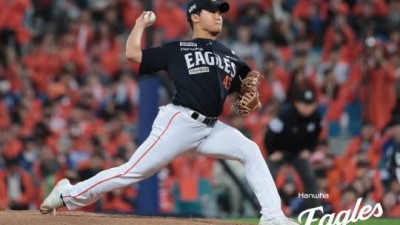 '루키 맞아?' 정우주, 4차전 무실점 쾌투…한화 가을야구 새 에이스 탄생하나