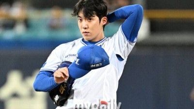 통한의 번트 2루 송구, 스리런 홈런으로 연결됐다…원태인 눈물의 5이닝 4실점→삼성 PO 탈락 위기 [MD대구 PO4]