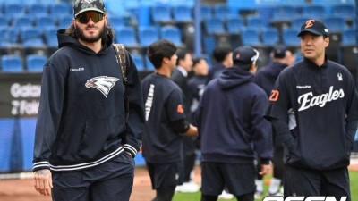 이럴 거면 폰세 '불펜 대기' 왜 했나, 7회 몸만 풀다 끝났다…결국 5차전 선발로, 왜 벌써 '5차전 마무리' 김서현 못박았나 [PO4]