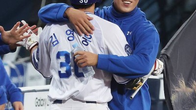 이런 날 '김영웅'은 고의4구로 걸러야, 미친 줄 알았다…히어로 '홈런 쇼'에 삼성 투수들도 고개 절레절레