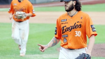 '4관왕' 폰세 써보지도 못하고 대역전패, 한화 19년 만의 KS 진출 '빨간불'... 이것이 최선이었나 [PO4 현장]