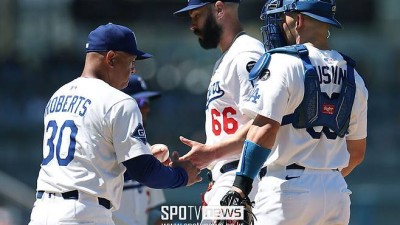 아 다저스 갑자기 급불안, ‘그분’이 비행기 타셨다… 부상 회복이 독? 적이 내부에 있나