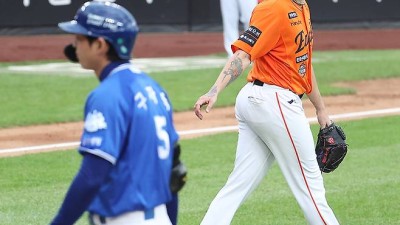 폰세 자존심 구긴 채 한국 떠날까…'피치클락 논란' 구자욱과 마지막 승부도 남았다