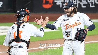 폰세도 간절하다, 타구 맞아도 버티고 KBO 최초 고의4구까지…처절하게 5이닝 1실점 역투