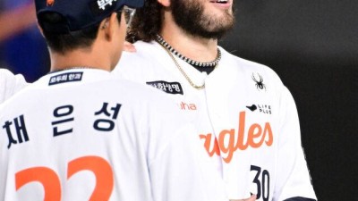 폰세의 열정과 포효, 디아즈 타구에 가슴 맞고도 쓰러지지 않았다…5이닝 KKKKKKKKKK로 1차전 부진 설욕, 한화 19년만의 KS행 이끌까[MD대전 PO5]