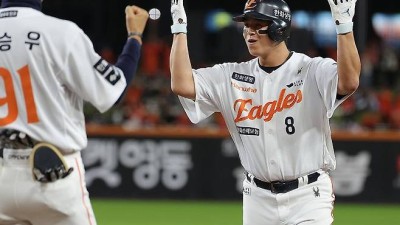 '10안타 9타점' 한화 클린업…삼성은 김영웅 고의볼넷 작전에 침묵