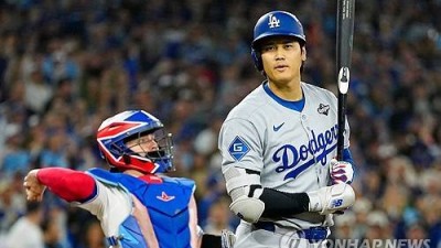 그래도 오타니… 6회 9실점했는데 오타니는 7회초 2점포 위안 [WS1]