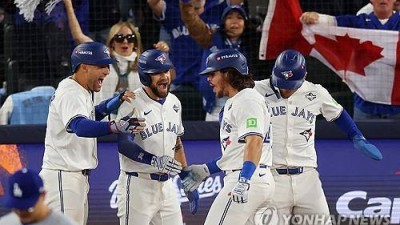 '2-2→2-11' LAD 불펜 대방화로 TOR에 월드시리즈 1차전 4-11 대패