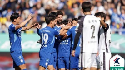 [K리그2 현장리뷰] 사실상 무산된 다이렉트 승격...'통한의 동점골 허용' 수원, 전남과 2-2 무승부