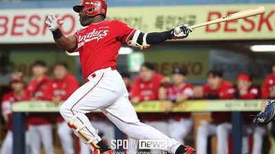 타격왕이 이적 시장에 나올 수도 있다고? 타 팀서 군침 흘리나, 이 선수의 운명은?