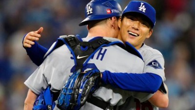 무사 1·3루서 블게주 삼진 처리, 커트 실링·범가너도 소환한 ‘완투맨’ 야마모토···김혜성은 오늘도 벤치, LA 가면 기회 얻을까