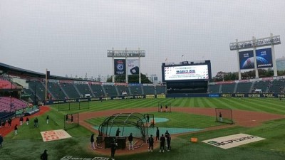 또 우천 취소? LG-한화, KS 1차전 앞두고 잠실에 비가 또 말썽 [KS1 현장]