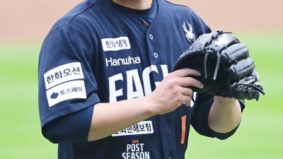 수비 도움 못받은 문동주, 한국시리즈 1차전 4.1이닝 4실점 부진