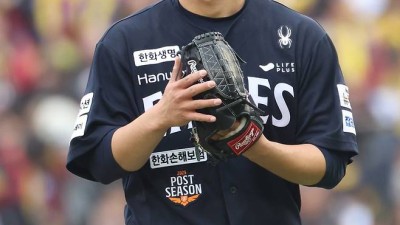 한화 문동주, 최고 구속 154㎞…5회 버티지 못하고 4.1이닝 4실점