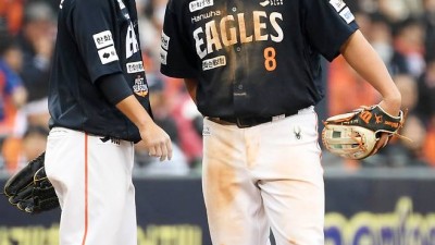 대충격 노시환, 홈 송구를 포기했다 → 한국시리즈에 맞는 수비인가 [KS1]