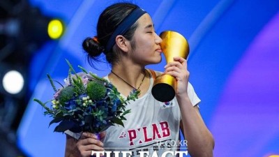 '넘사벽' 안세영, 왕즈이 꺾고 시즌 9번째 우승...프랑스오픈 2연패