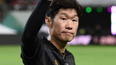 박지성 2층 올라가는 것도 어려워 해 누가 JS PARK 조기 은퇴 비난했나?…무릎 통증에도 55분 소화→韓 축구 레전드 헌신에 팬들 '뭉클'
