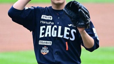 '지면 탈락' 경기도 안 쓰고 아꼈는데…한화 최고 무기가 사라졌다, 힘 빠진 문동주 '162km→154km, 8일 만에 8km 구속 저하'