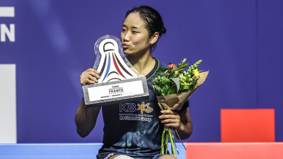 “2주 연속 완패하고도 웃음이 나와?” 중국, 한숨과 분노 ···안세영, 왕즈이에 2주 연속 결승 대파