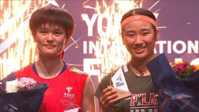 져 놓고 웃어? 가혹한 中 팬들.. '여제 안세영에 완패' 왕즈이 향한 비판 세례