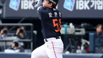 한국시리즈 처음 맞아? PO 4할 타자 문현빈 노시환 방망이는 진짜였다