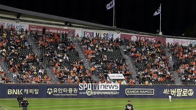 한국시리즈 맞아? 5-13 참담한 경기력에 절망한 한화 팬들, 경기 도중 자리 떴다