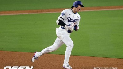 '미쳤다' 오타니, 2루타→홈런→2루타→동점포…토론토 팬들 보고 있지? [WS3]