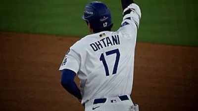 '홈런 2개-2루타 2개-고의사구 3개' 오타니, WS 최초의 7출루 '122년만'