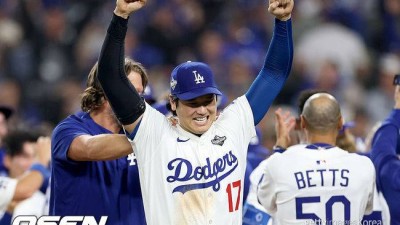 빨리 집에 가서 자고 싶다…PS 최초 9출루 '야구의 신', 탈진해도 17시간 뒤 선발 등판 준비한다