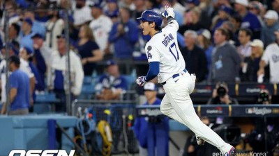 넌 필요없다고 외쳤지만…장타 4방 얻어맞자 자동 고의4구→'9출루' 공포의 오타니, 토론토는 무서워서 피했다 [WS3]