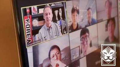 한국축구 역대급 '분노 유발+무능력자' 원하는 국대팀 있다?... 차기 행선지로 체코 대표팀 거론