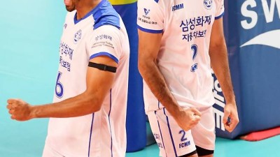 '대이변 1위 완파' 친정 폭격한 외국인 에이스…삼성화재, 우리카드 꺾고 시즌 첫 승[장충 리뷰]