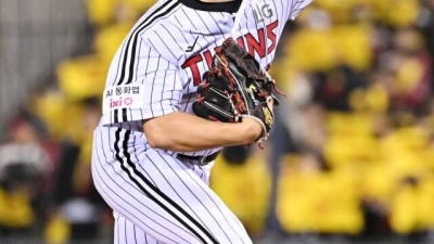 '최고 구속 146km 찍었다' 38억 FA 좌완, 2년 전 KS 위력 보이나... 명예회복 신호탄 쐈다