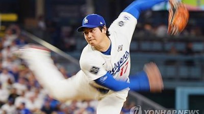'투수' 오타니, 6이닝 1실점에 잔루2개 남기고 강판… 타자로는 1볼넷 [WS4]