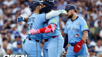 사이영상 30세 좌완의 역투+오타니 상대 역전포 블게주, 토론토의 반격 이끌다…'지친' 오타니 7회 투입→다저스 투수 교체 대실패 [WS4]