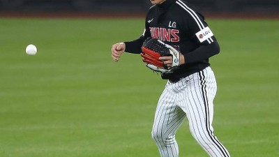 이게 LG 124억 유격수의 특급 센스다… 눈 뜨고 그냥 당한 한화, 김경문 항의도 소용 없었다