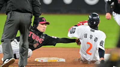 '실패 또 실패' 제구 흔들리는데 번트 작전 왜? 하주석 번트 2루 아웃→심우준 도루자→한화 7회 무득점 [KS3]