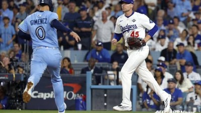 제발. 경기에. 넣지. 마 현지 기자도 분노... WS 9타자 중 6타자 출루, '100마일 싱커볼러' 대체 무슨 일이