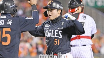 한화 국대 돌멩이 미쳤다, 이래서 LG 50억 에이스가 지목했나…PO .444→KS 홈런→멀티히트, 생애 첫 PS 맞아?