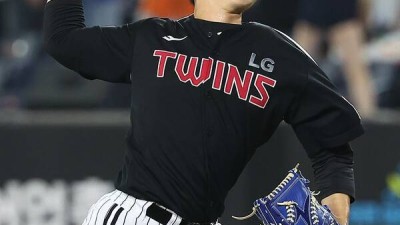 '1위→4위→8위 추락' 결국 한국시리즈서 폭탄 터졌다…믿었던 유영찬이 '와르르', LG 불펜 문제 다시 드러나나 [KS 3차전]