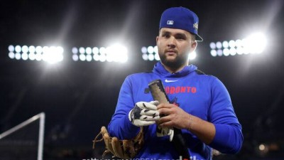 1억 8000만 달러 FA 계약 예상... 토론토 유격수, 다저스 충격 이적 나오나 3루 대체자 필요해