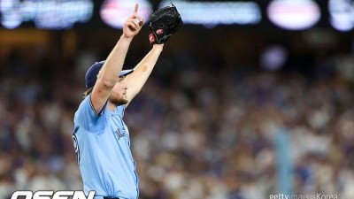 월드시리즈 역사 신기록 나왔다…22세 괴물 루키, KKKKKKKKKKKK '언터쳐블' 속수무책 당한 다저스 [WS]