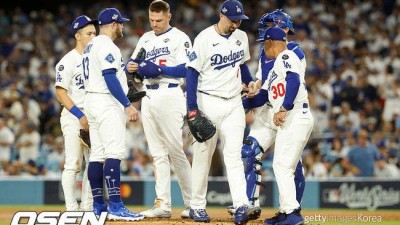 또 투수 교체 늦었다, 치명적인 폭투-폭투-폭투…'2승 3패' 다저스, 벼랑 끝에 몰렸다 [WS5]